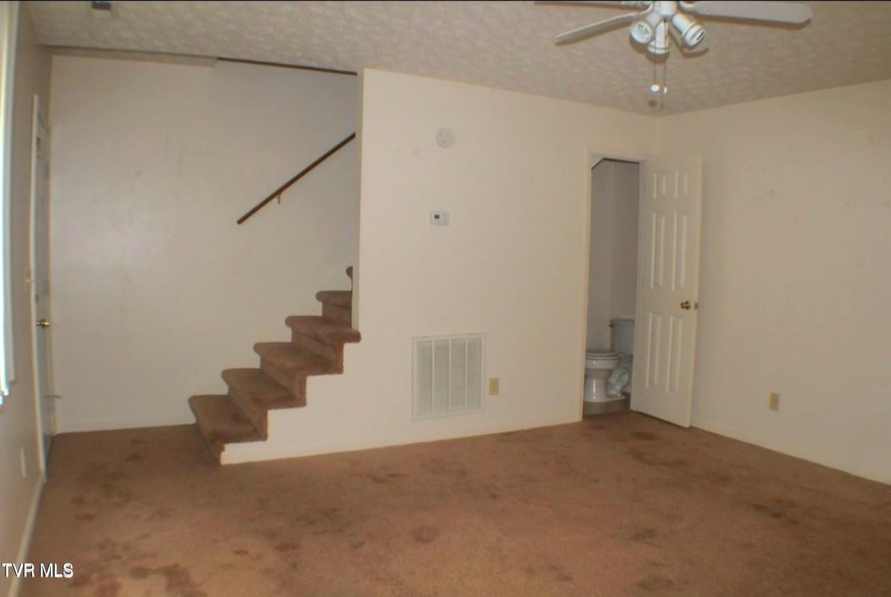 661 N Holston River Dr Unit 4 #4 - Photo 5 of 17