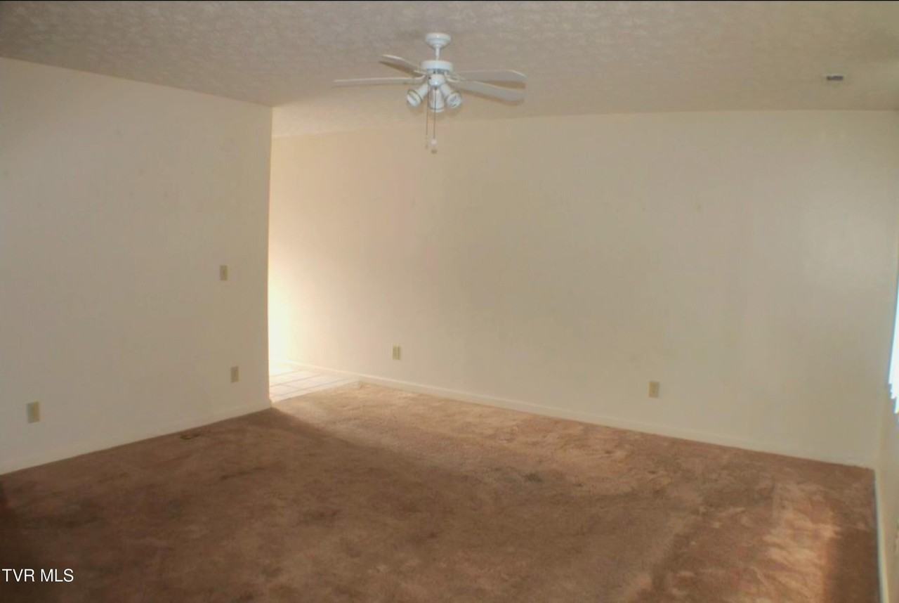 661 N Holston River Dr Unit 4 #4 - Photo 6 of 17