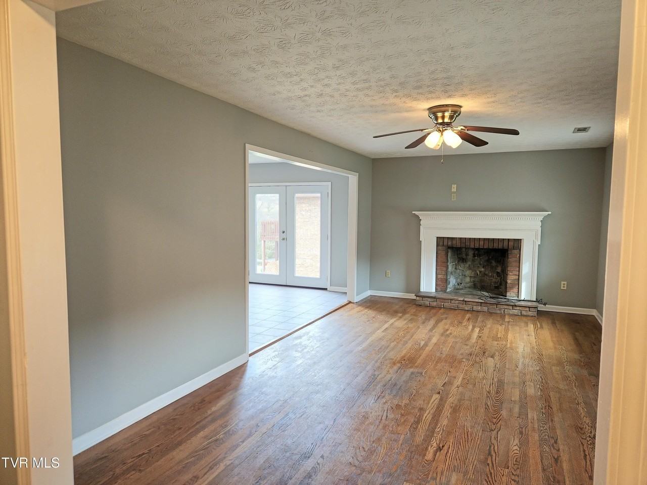 290 Pond Springs Rd - Photo 5 of 17