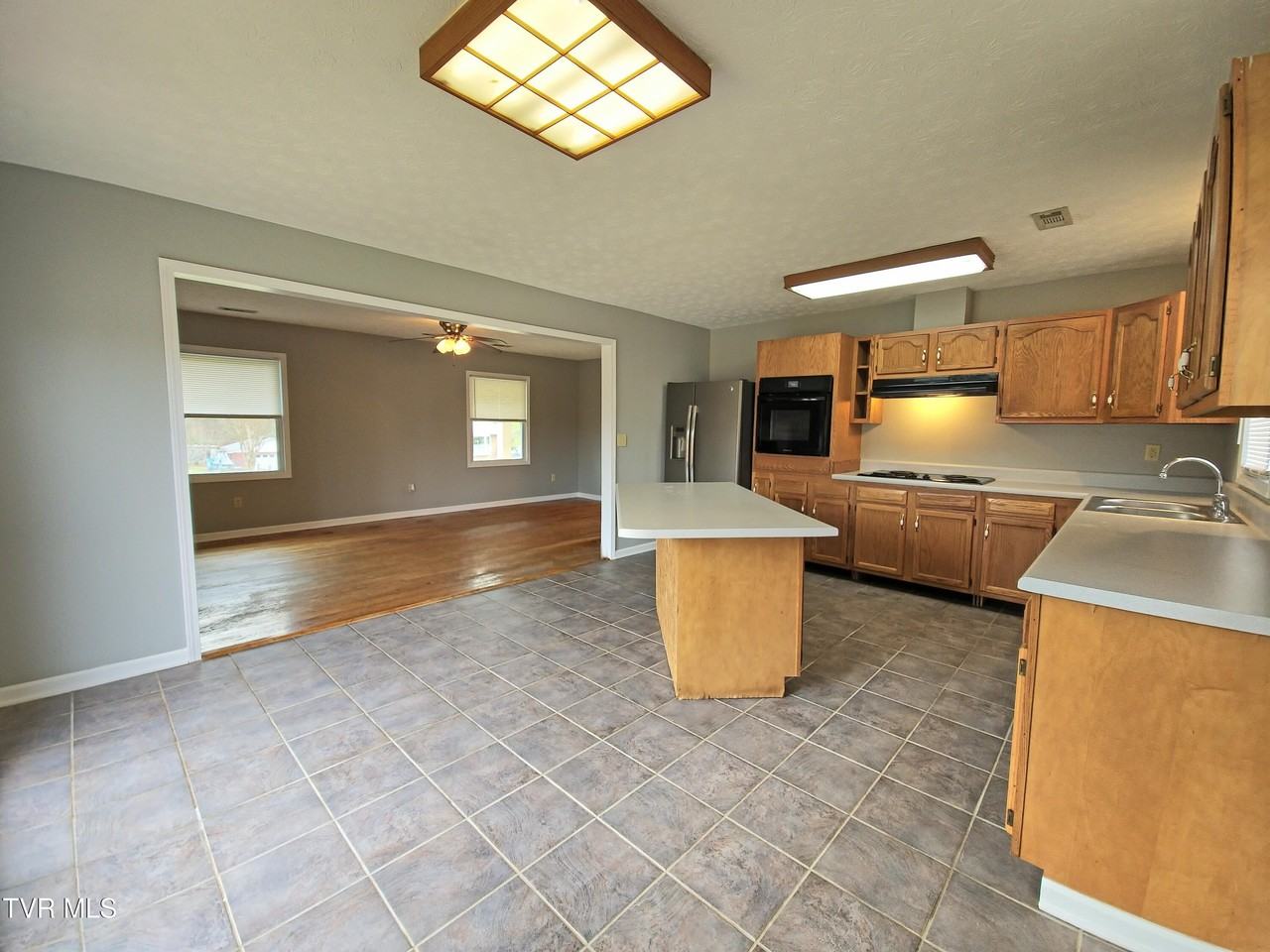 290 Pond Springs Rd - Photo 6 of 17