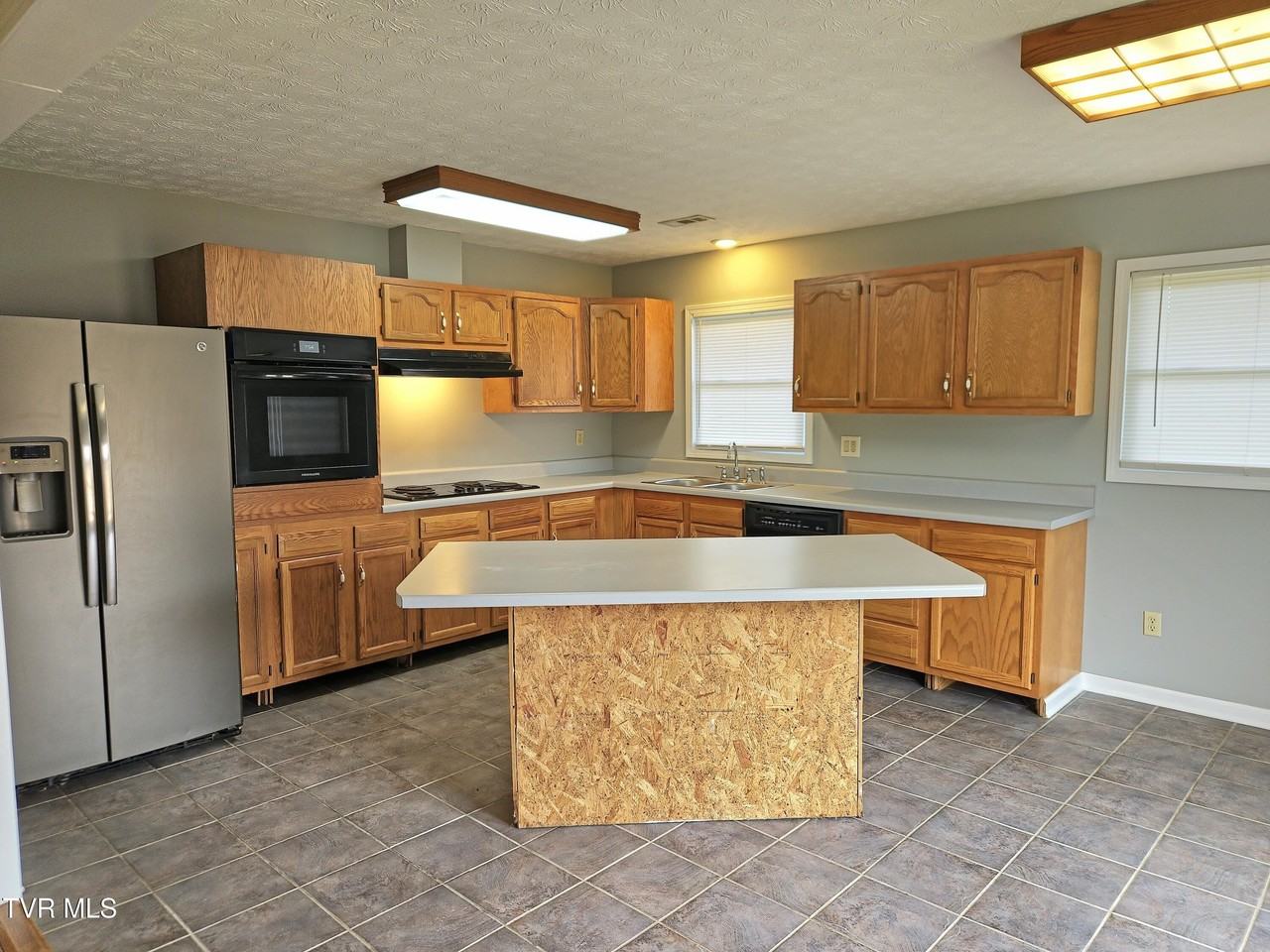 290 Pond Springs Rd - Photo 7 of 17