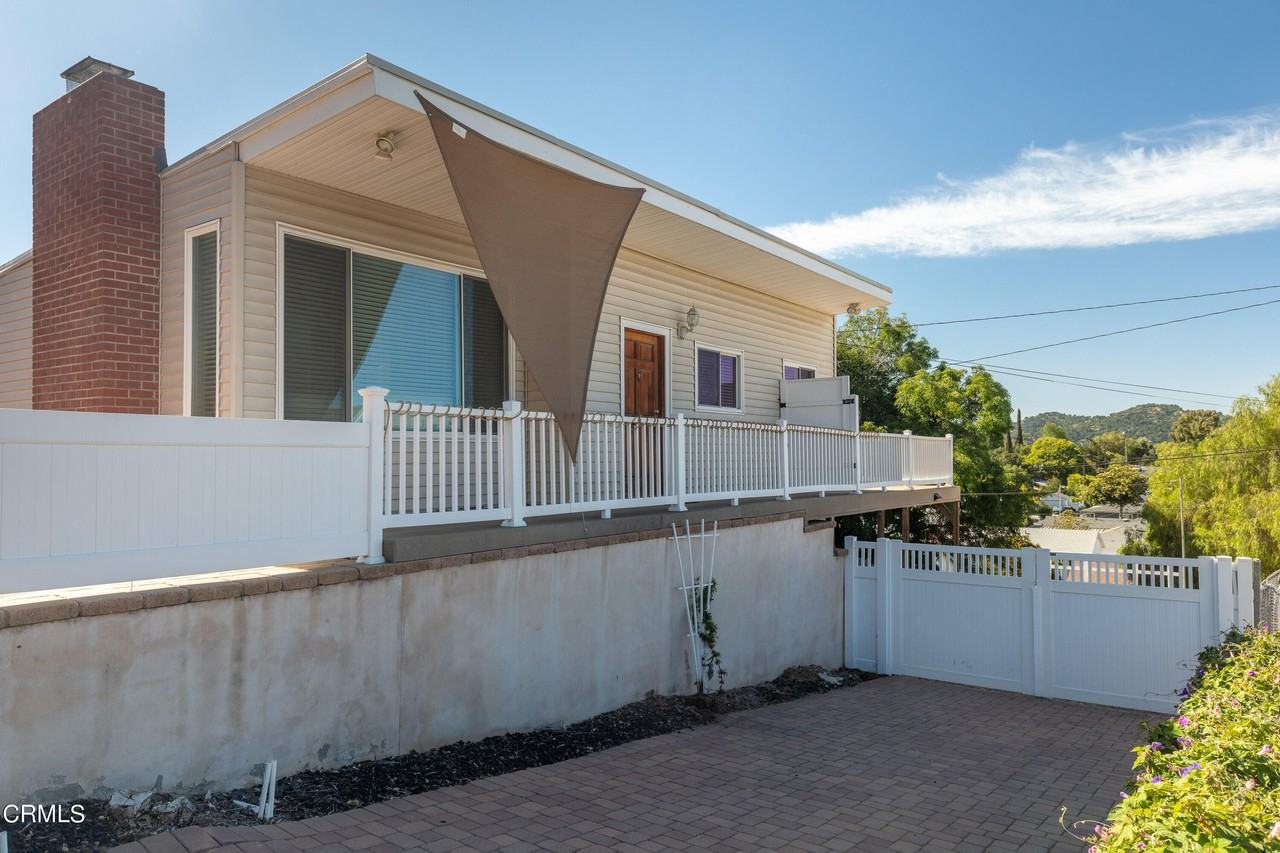 40 Hill St - Photo 2 of 27