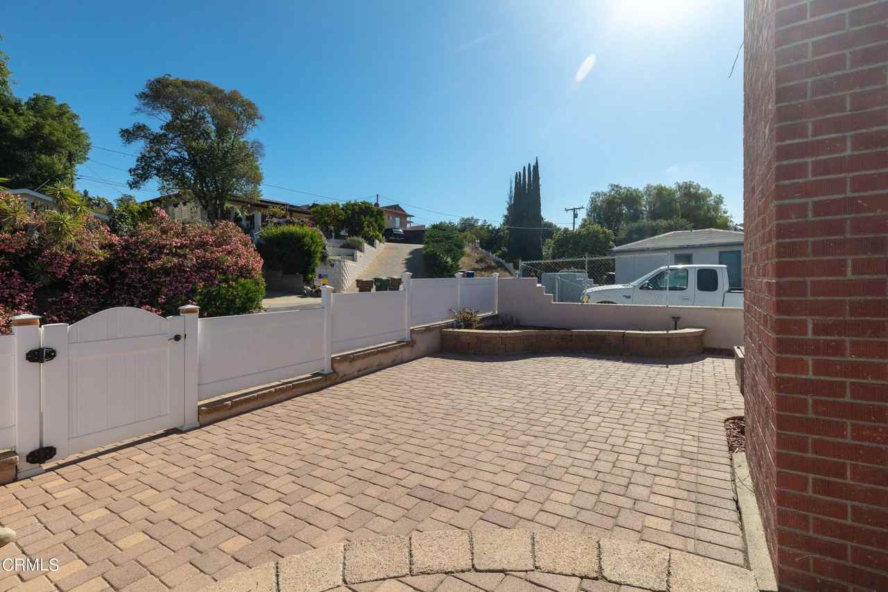 40 Hill St - Photo 3 of 27