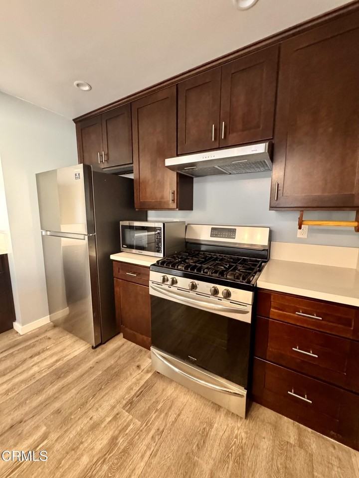 812 Venwood Ave - Photo 3 of 17