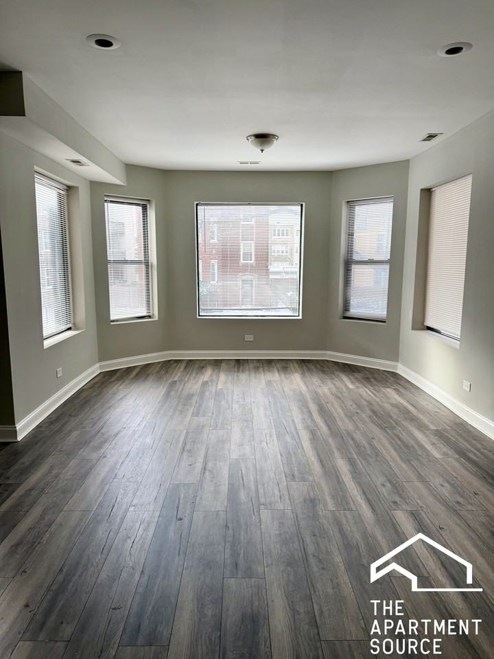 6913 S Paxton Ave #3 - Photo 2 of 12