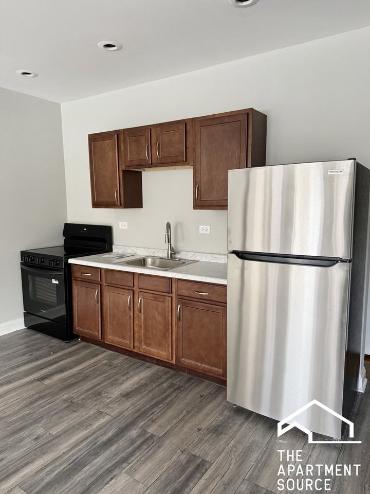 6913 S Paxton Ave #3 - Photo 4 of 12