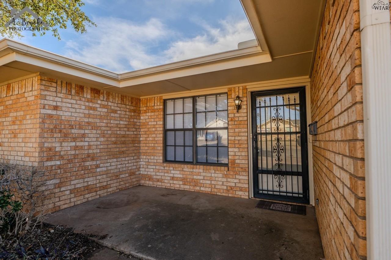 1419 Christine Rd - Photo 3 of 24