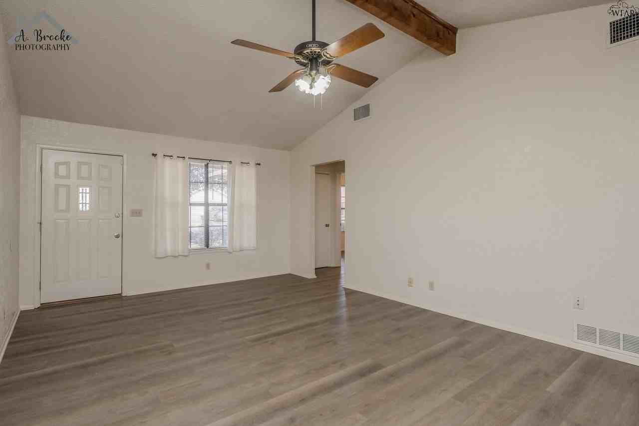 1419 Christine Rd - Photo 6 of 24