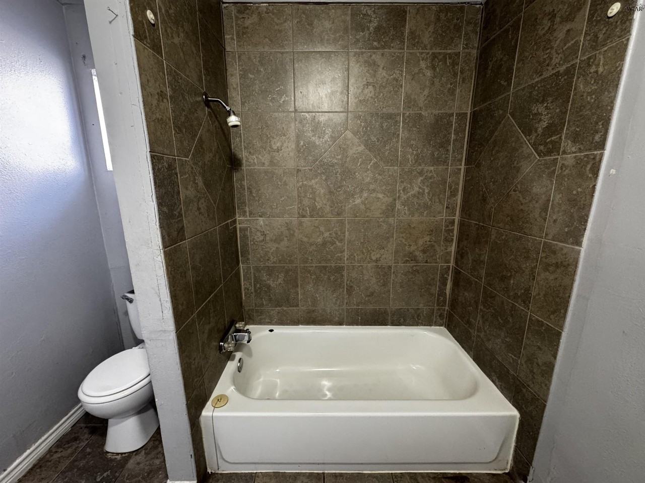 1616 Britain St #2 - Photo 5 of 8