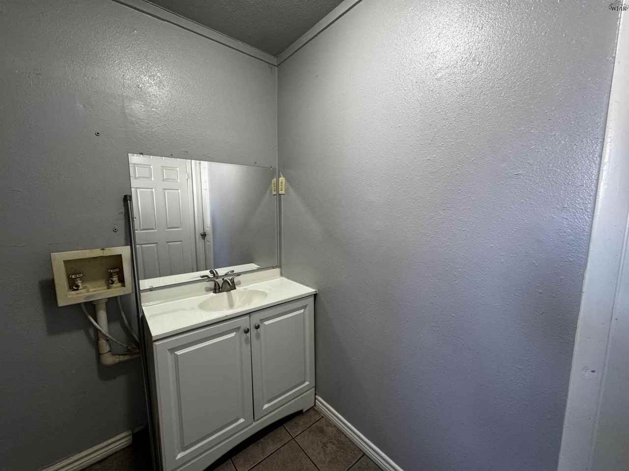 1616 Britain St #2 - Photo 6 of 8