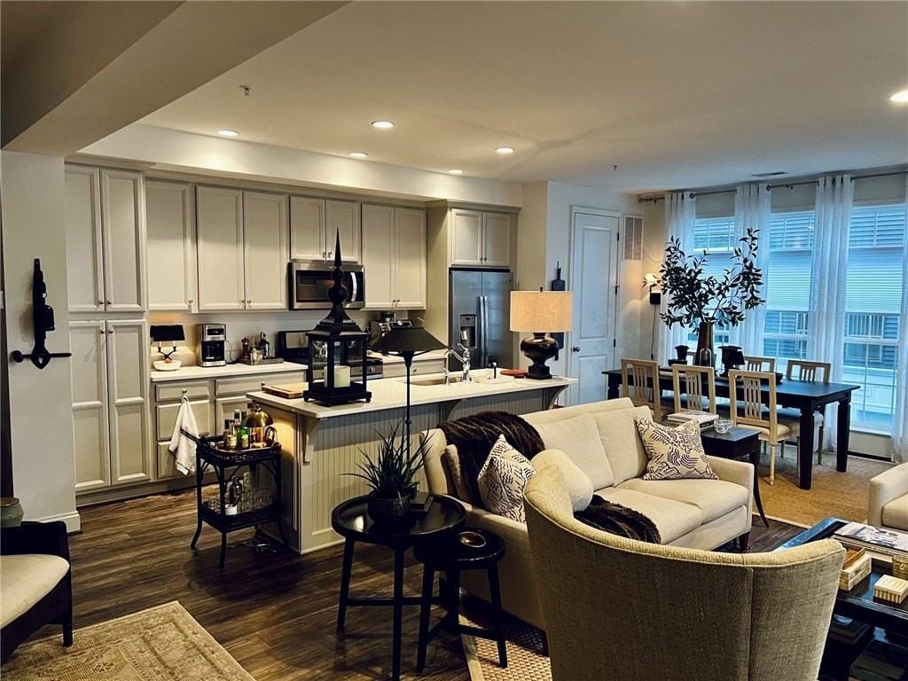 315 Parade St - Photo 2 of 22