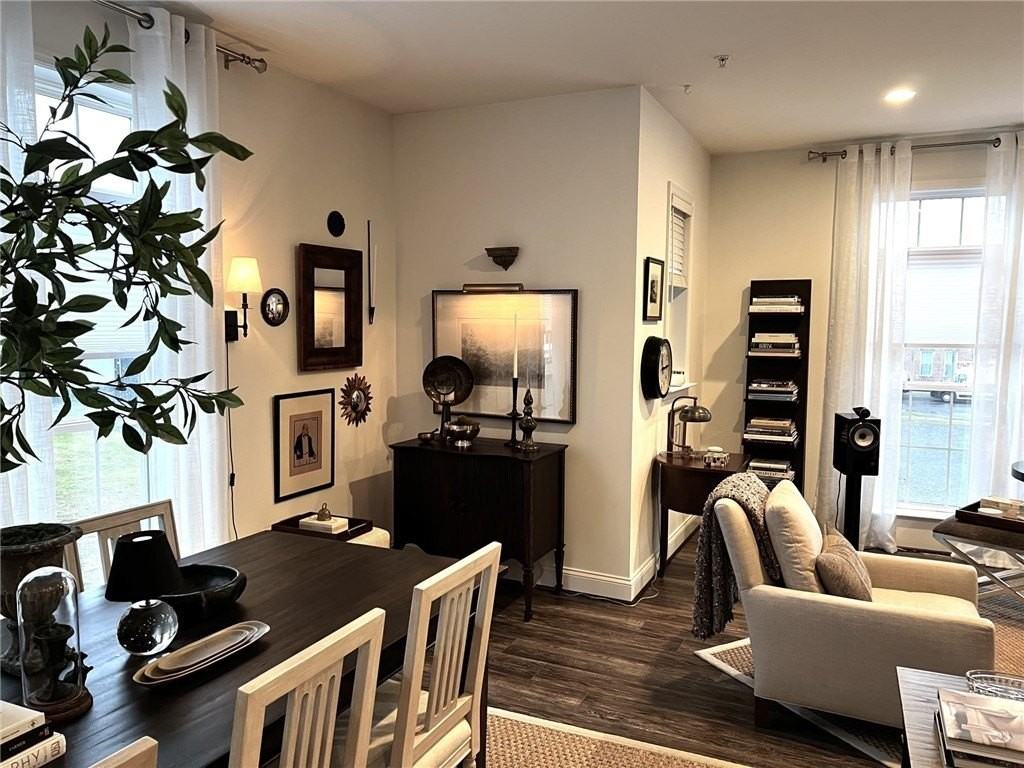 315 Parade St - Photo 5 of 22