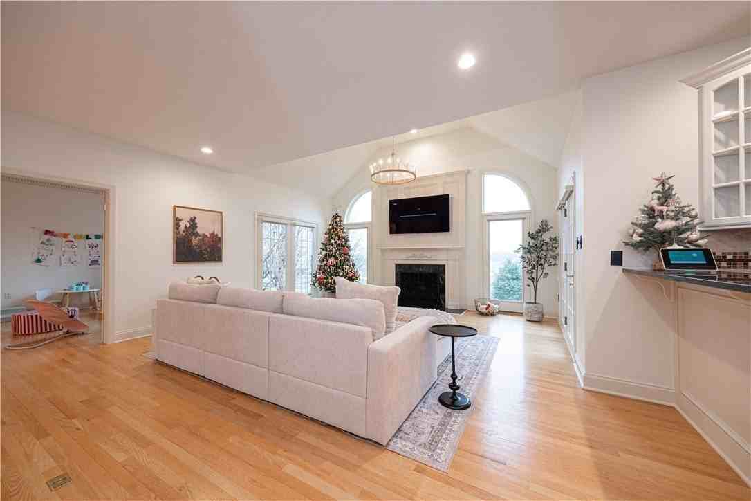 1006 Sheriffs Ct - Photo 7 of 25