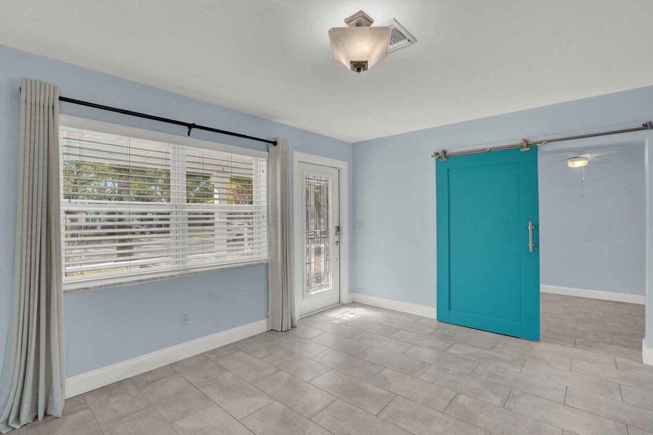 501 Sw 8th St #501 - Photo 3 of 31