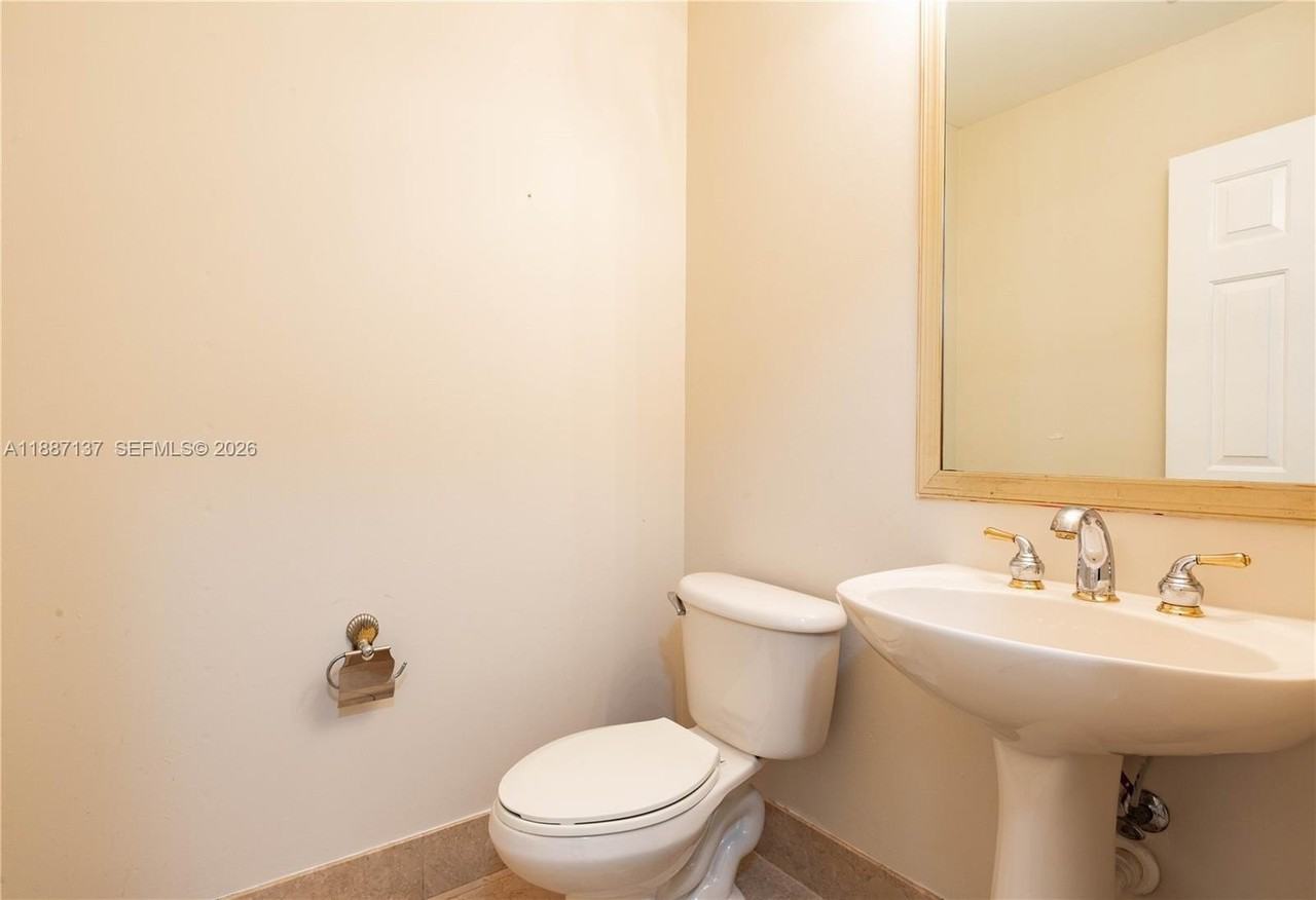 18520 Sw 39th St #0 - Photo 7 of 32