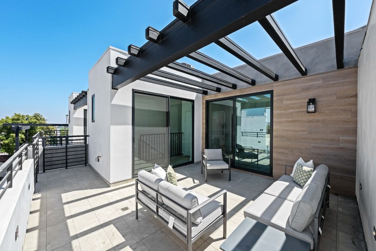 1957 1/2 Preuss Rd - Photo 5 of 30