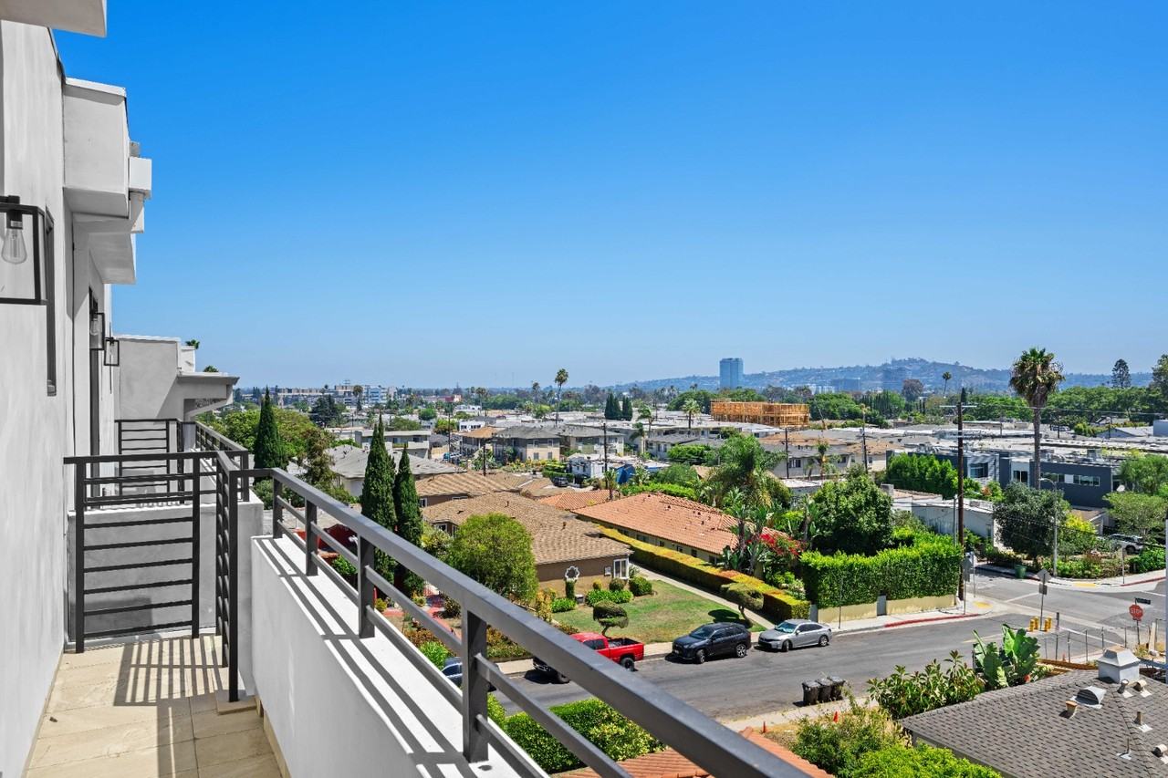 1957 1/2 Preuss Rd - Photo 7 of 30