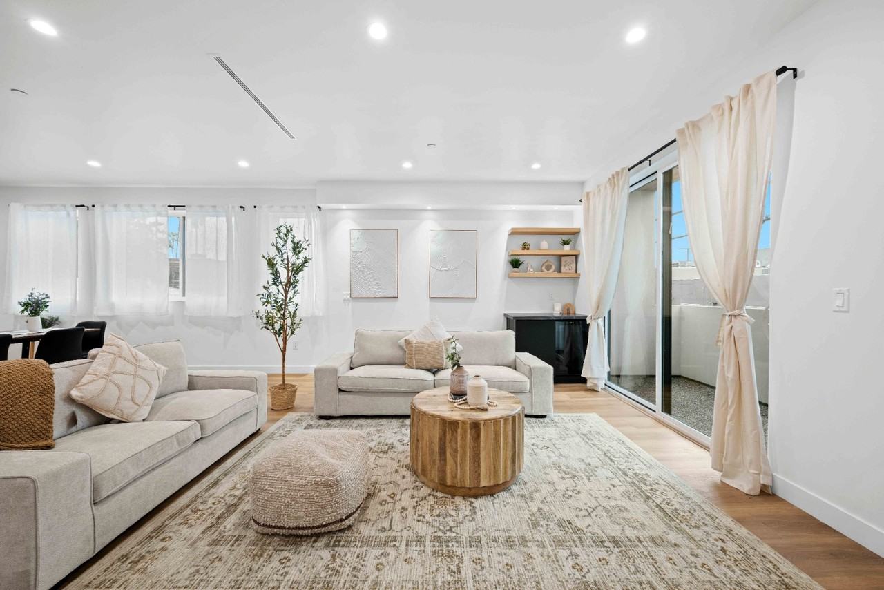 841 N Mccadden Pl #2 - Photo 3 of 26