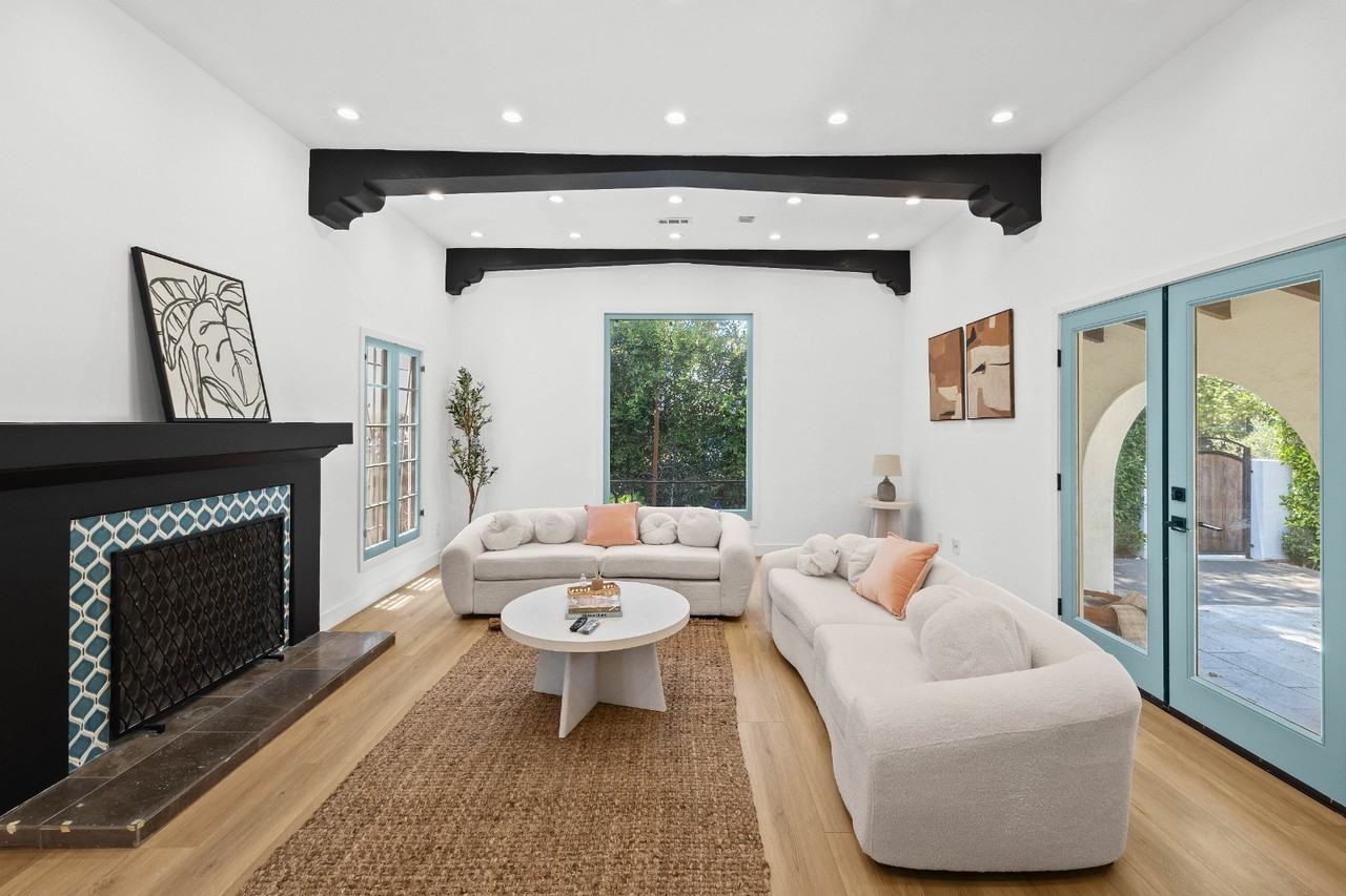 1104 S Crest Dr - Photo 2 of 25