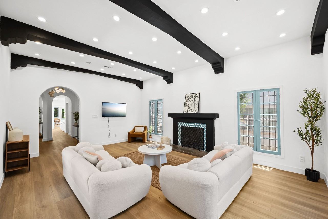 1104 S Crest Dr - Photo 3 of 25