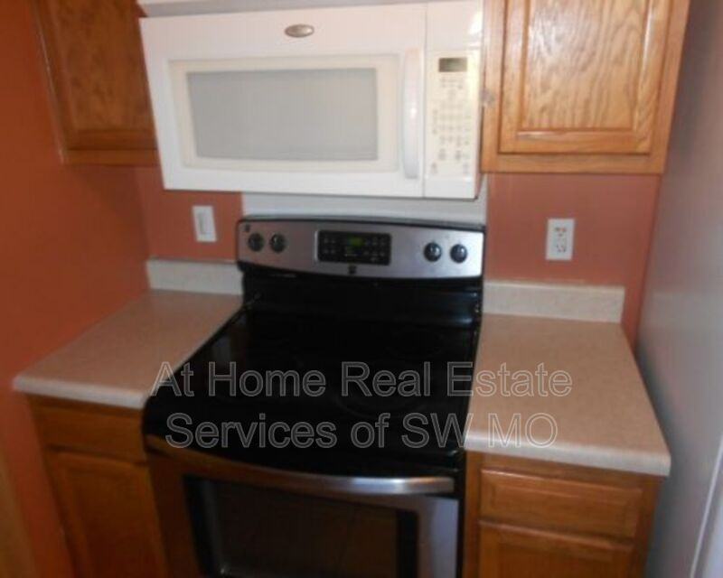 1122 N Ohara Ave - Photo 3 of 16