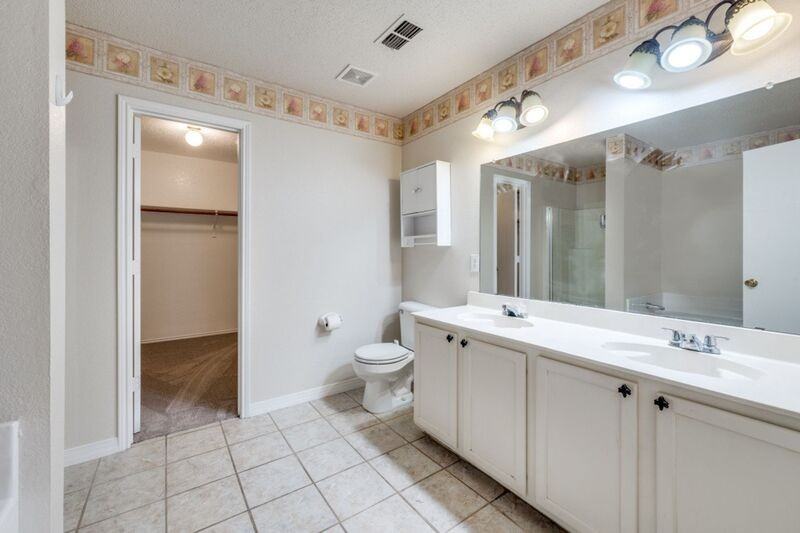 2528 Red Oak Dr - Photo 3 of 13