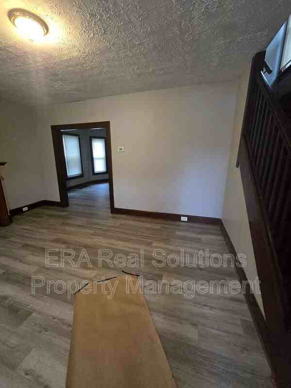 143 S Eureka Ave - Photo 2 of 24