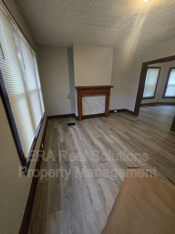 143 S Eureka Ave - Photo 3 of 24