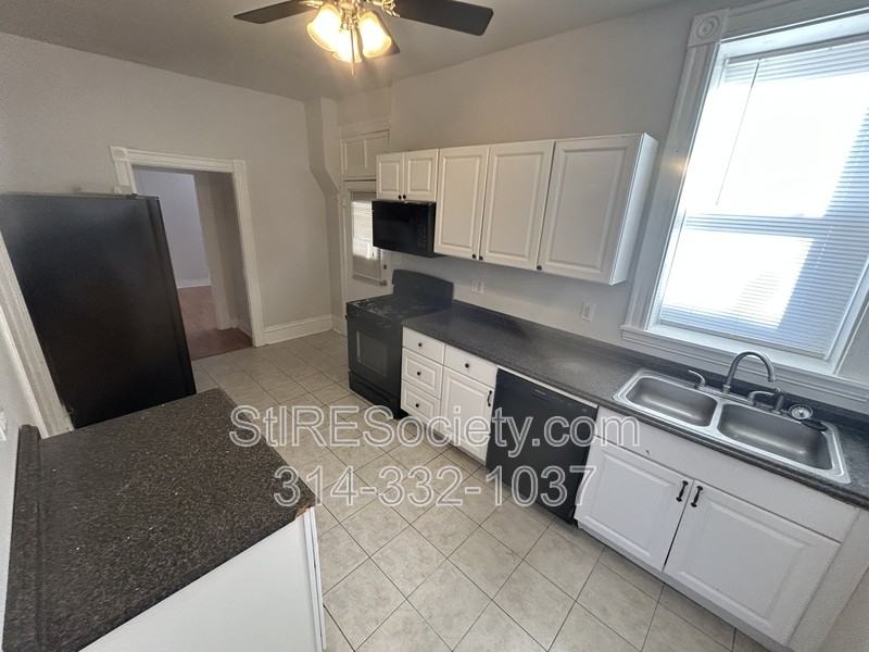 227 Dover St - Photo 5 of 15