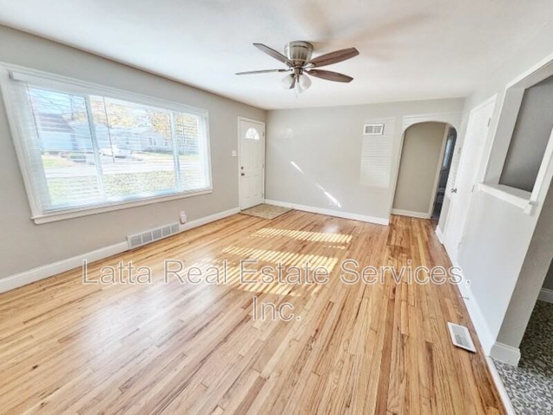 9618 E 33rd St S - Photo 3 of 13