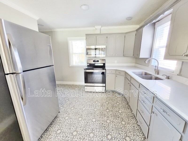 9618 E 33rd St S - Photo 5 of 13