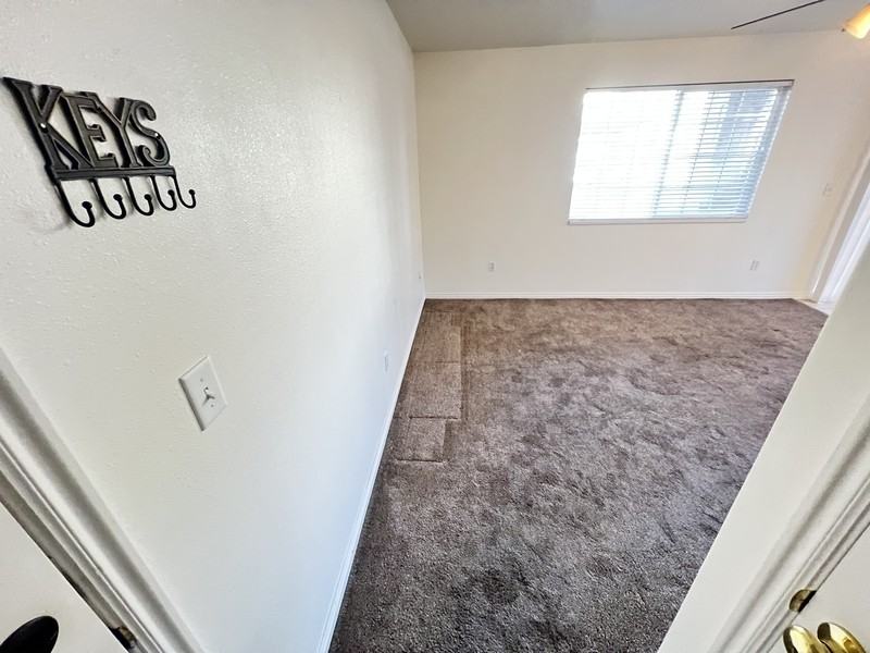 1023 Westsouth - Photo 5 of 29