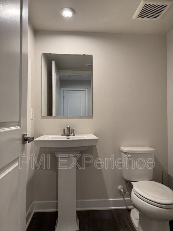 5609 Greenpoint Ln - Photo 7 of 37