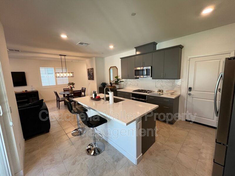 76279 Cambridge Dr - Photo 7 of 48