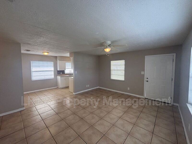 2437 Chase Ave #B - Photo 5 of 17