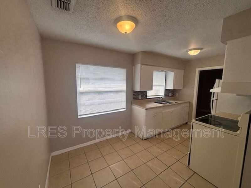 2437 Chase Ave #B - Photo 6 of 17