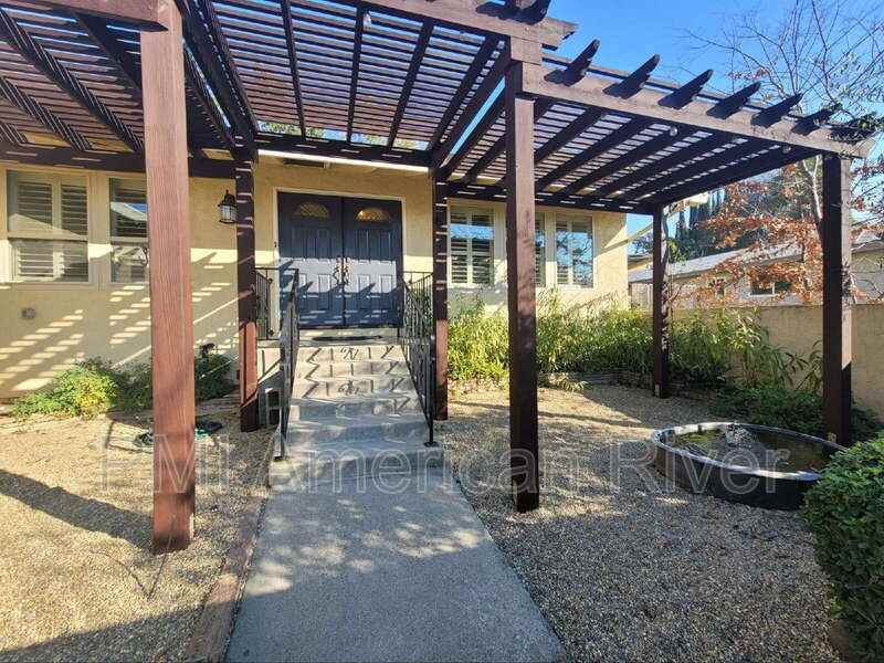 7817 Palmyra Dr - Photo 3 of 30