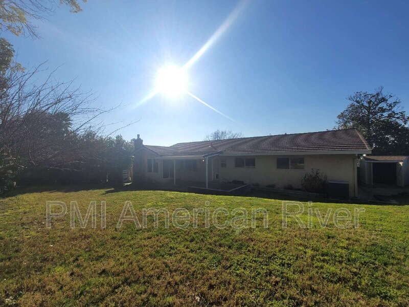 7817 Palmyra Dr - Photo 4 of 30