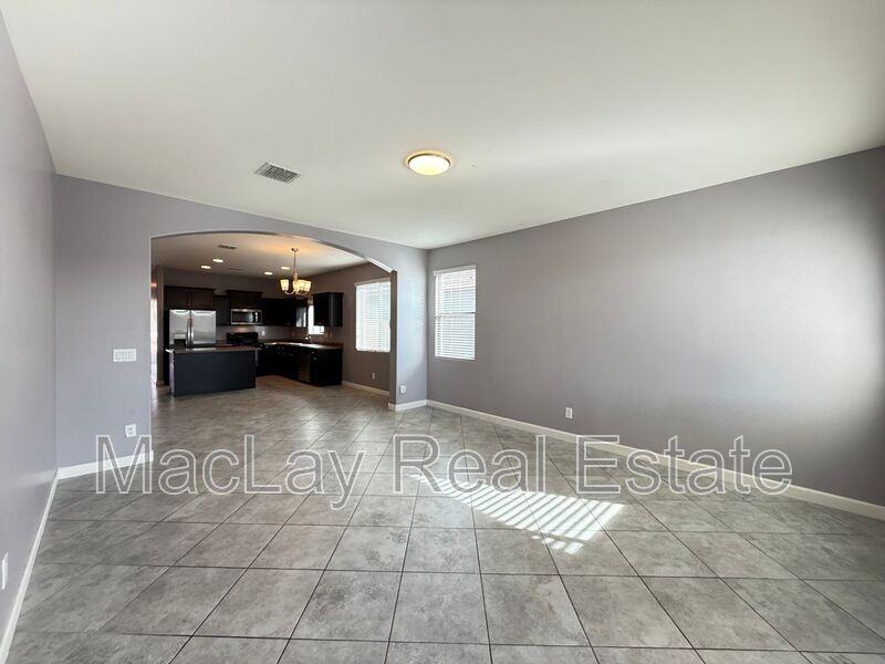 23849 W Tamarisk Ave - Photo 5 of 24