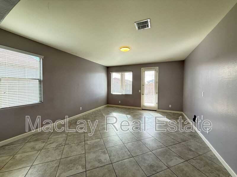 23849 W Tamarisk Ave - Photo 6 of 24