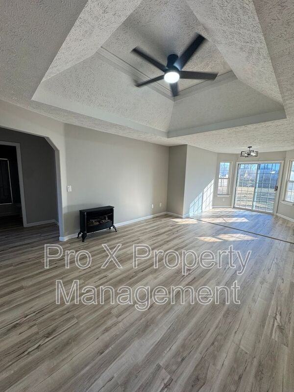 2302 W Olive St - Photo 2 of 20