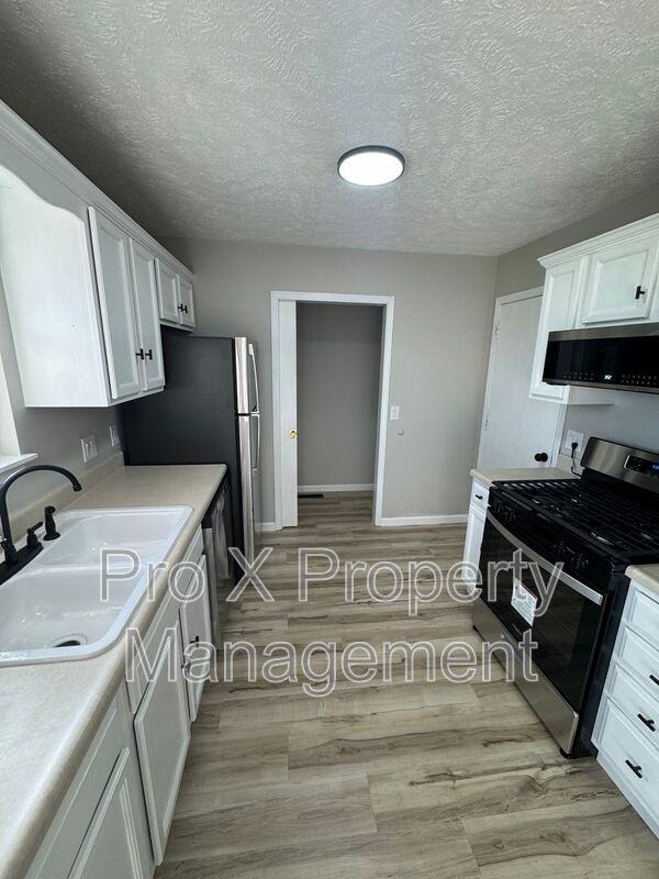 2302 W Olive St - Photo 7 of 20