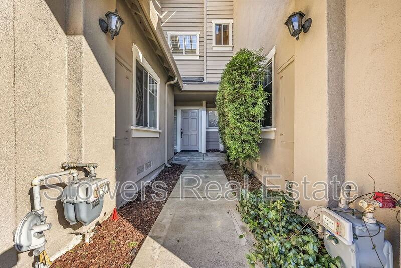 424 Sutton Cir - Photo 2 of 30