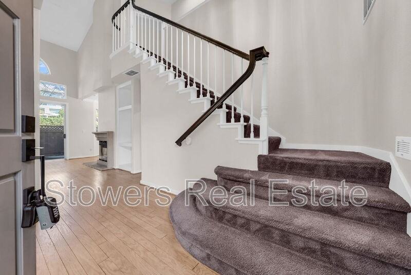 424 Sutton Cir - Photo 4 of 30