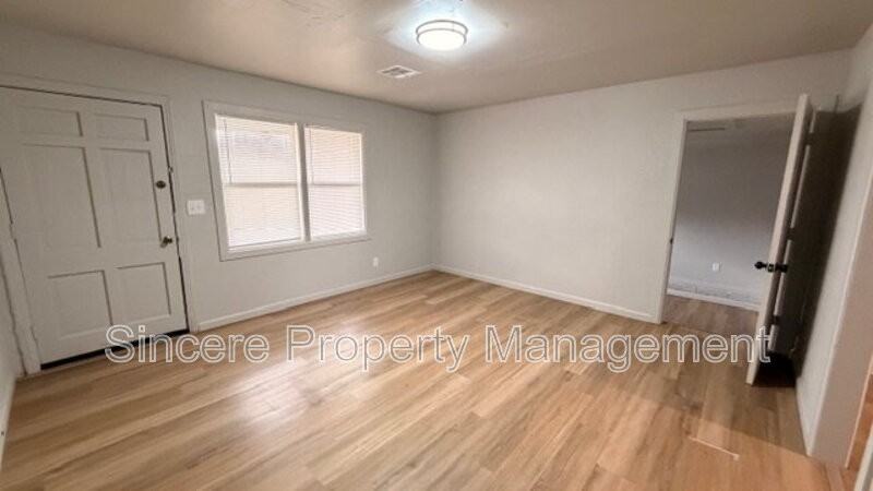 3214 S Saint Clair Ave - Photo 3 of 14