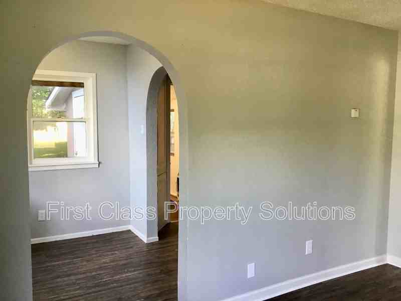 2215 Cashion Pl - Photo 3 of 13