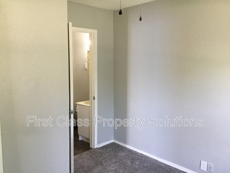 2215 Cashion Pl - Photo 5 of 13