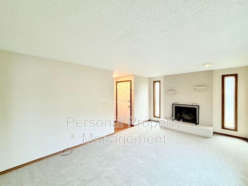 414 W 39th St - Photo 2 of 25