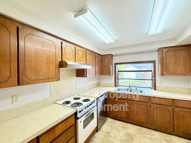 414 W 39th St - Photo 6 of 25