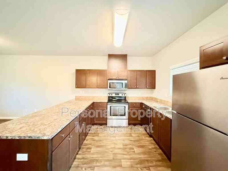 12600 Ne 49th St - Photo 2 of 15